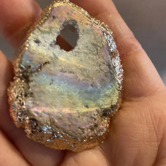 Beautiful white iridescent druzy necklace - Picture 7 of 9